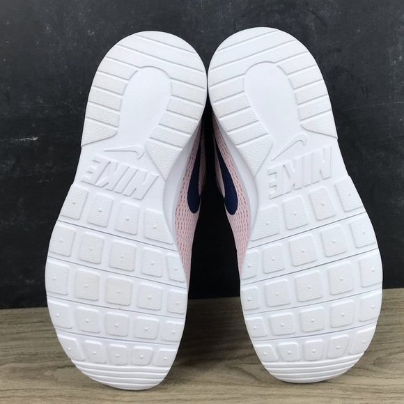 Woman’s Nike Tanjun Sneakers * - Picture 6 of 8